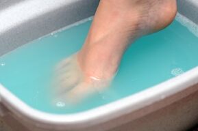 Bathrooms with apple vinegar for the treatment of legs in the legs